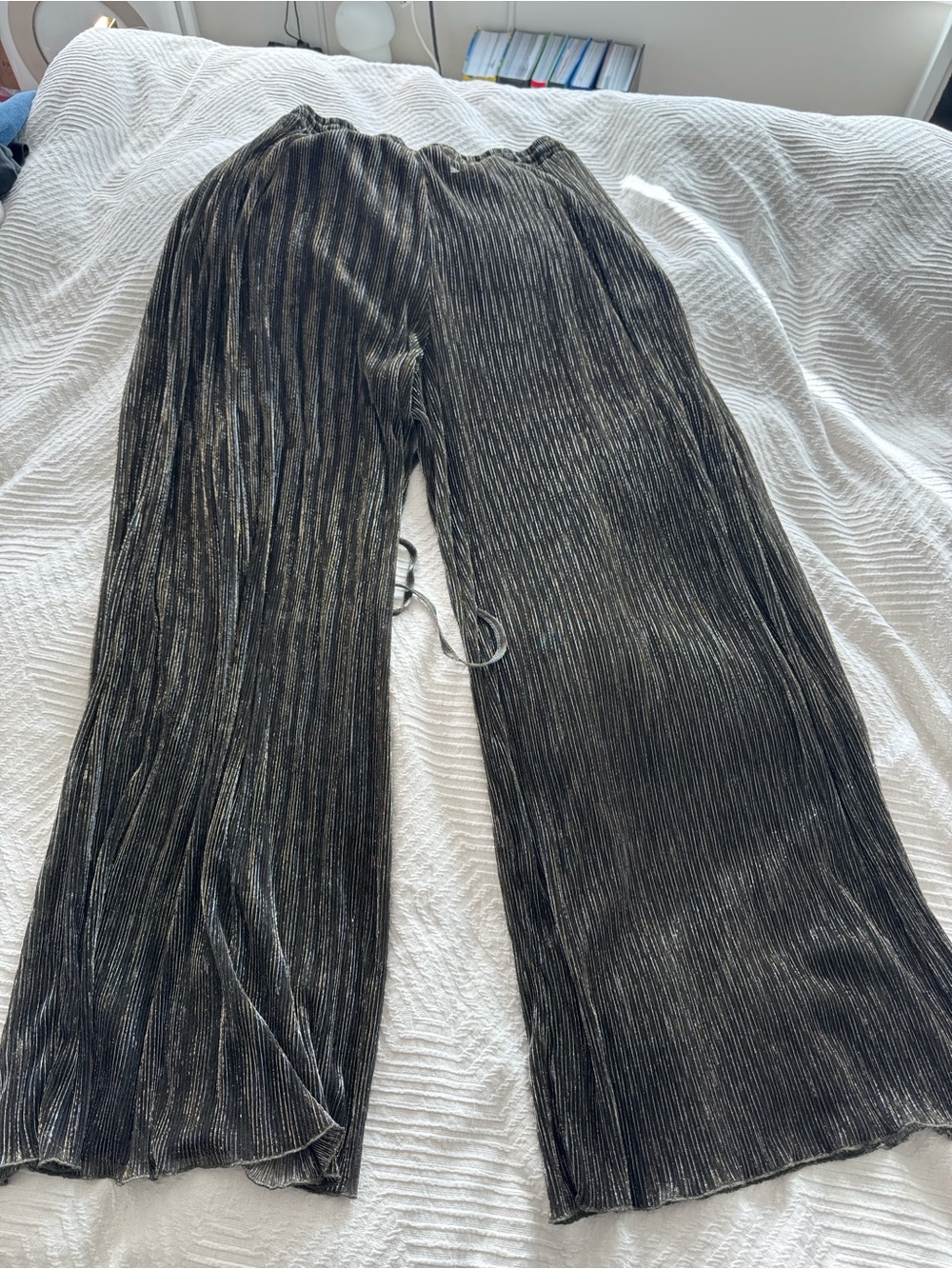 Rebdolls Women's Fabian Sheer Metallic Plisse Wide Leg Pants W. Pockets - Picture 3 of 3